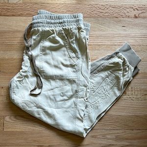 Splendid Kahki Capris